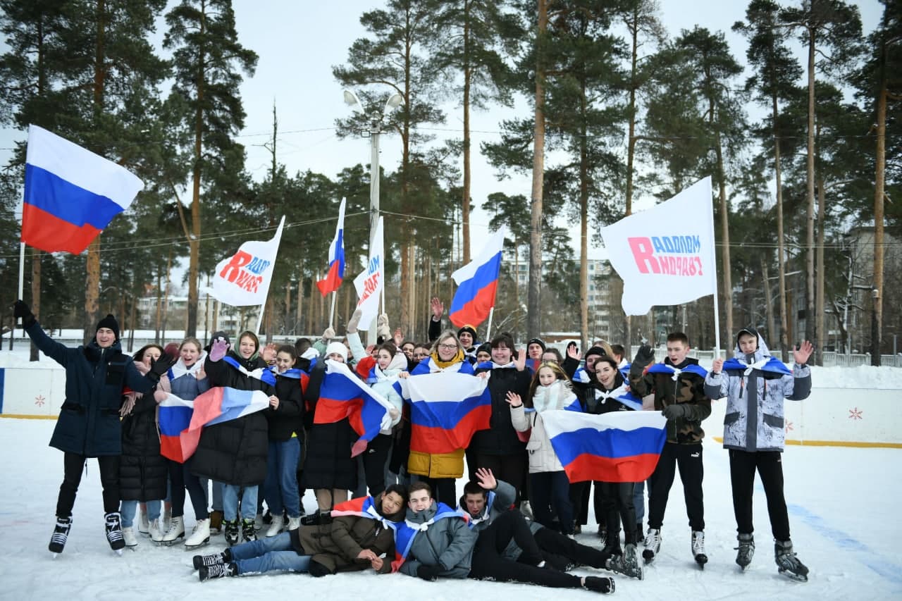 ФЛЕШМОБ В ПОДДЕРЖКУ СБОРНОЙ РОССИИ НА ЗИМНИХ ОЛИМПИЙСКИХ ИГРАХ ПРОШЕЛ В  ДМИТРОВЕ – МАУ СОК 